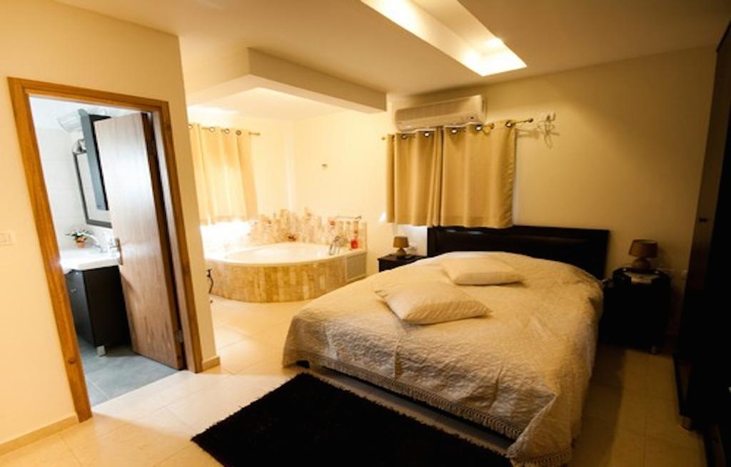 Elimelech Bapardes Villa Sheʼar Yashuv Cameră foto